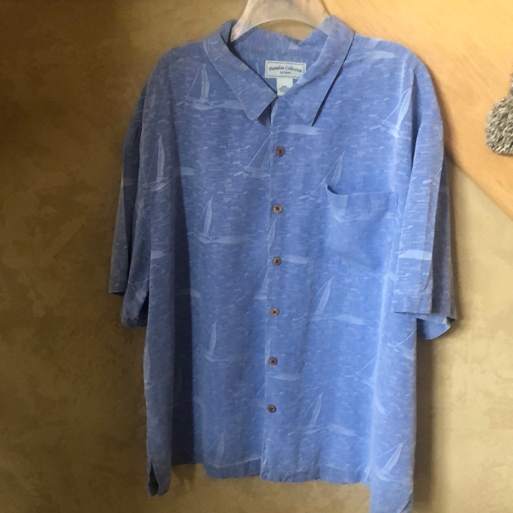 Men’s blue dressy short-sleeved shirt